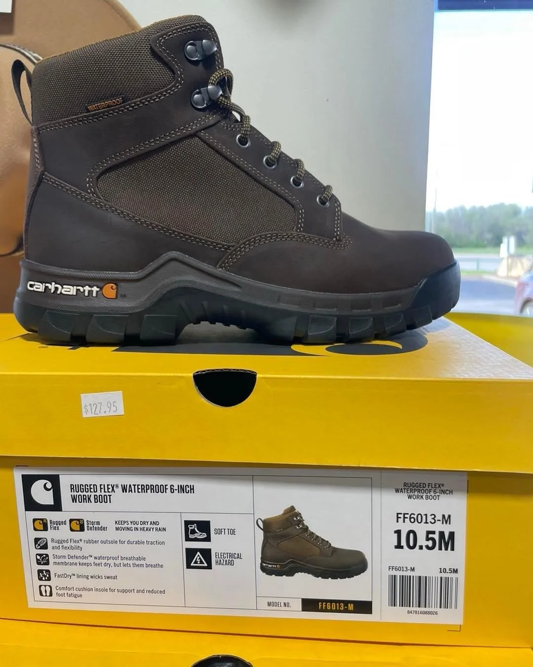 img_6270 Carhartt Boots Pallet - Image 1
